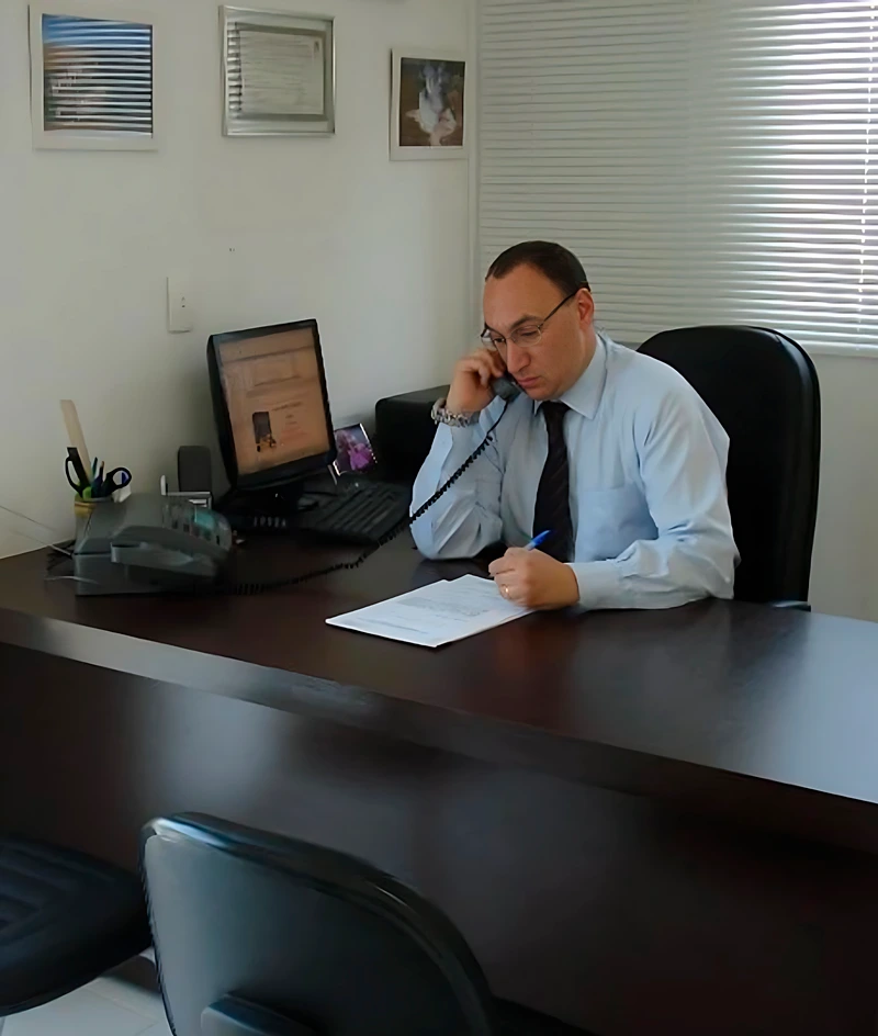 Dr. Michael Simon Herzig em atendimento